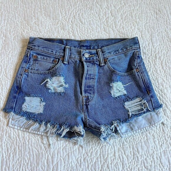 Levi’s 501 Womens Distressed Shorts Blue Denim Short Light Wash Size 28x30 - Picture 1 of 5